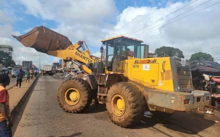 Assainissement à Conakry : Le Groupe GUICOPRES déploie un arsenal de lutter contre l’insalubrité.