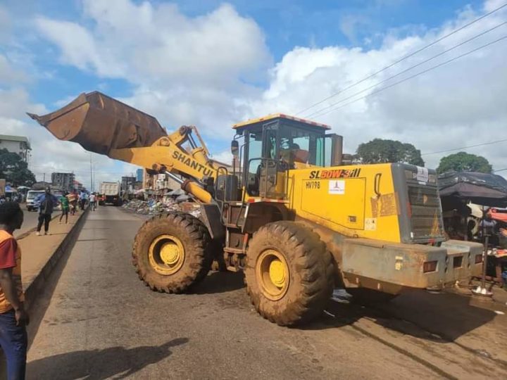 Assainissement à Conakry : Le Groupe GUICOPRES déploie un arsenal de lutter contre l’insalubrité.