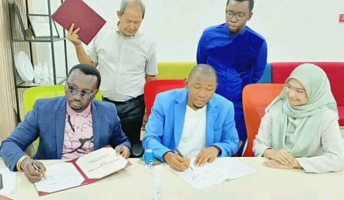 Coopération: la signature des contrats de construction de plusieurs unités industrielles en Guinée.