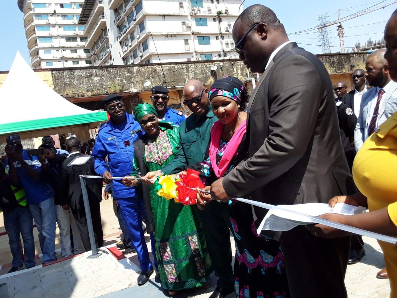 Kaloum: Dr. Bernard Gomou inaugure le parking stationnement ascenseur rotatique.