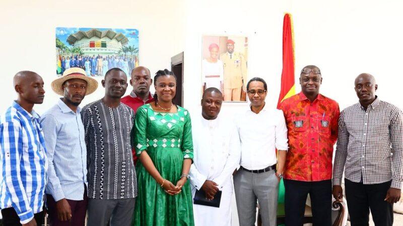 GUINÉE/MIC: LA MINISTRE AMINATA KABA ÉCHANGE AVEC LES MEMBRES DU CONSEIL D’ADMINISTRATION DE LA MAISON DE LA PRESSE