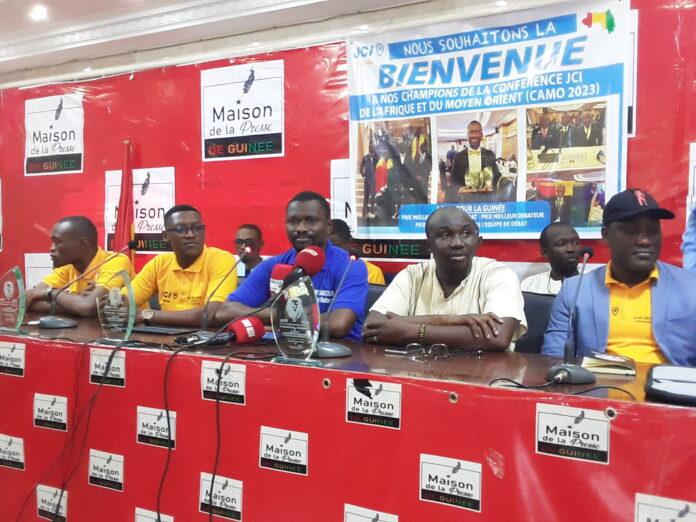 La JCI presente les trophées à la presse