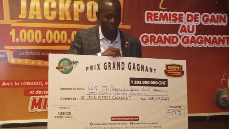 LONAGUI : le parieur Jean Pierre Camara raffle le jackpot de plus 1 milliard GNF