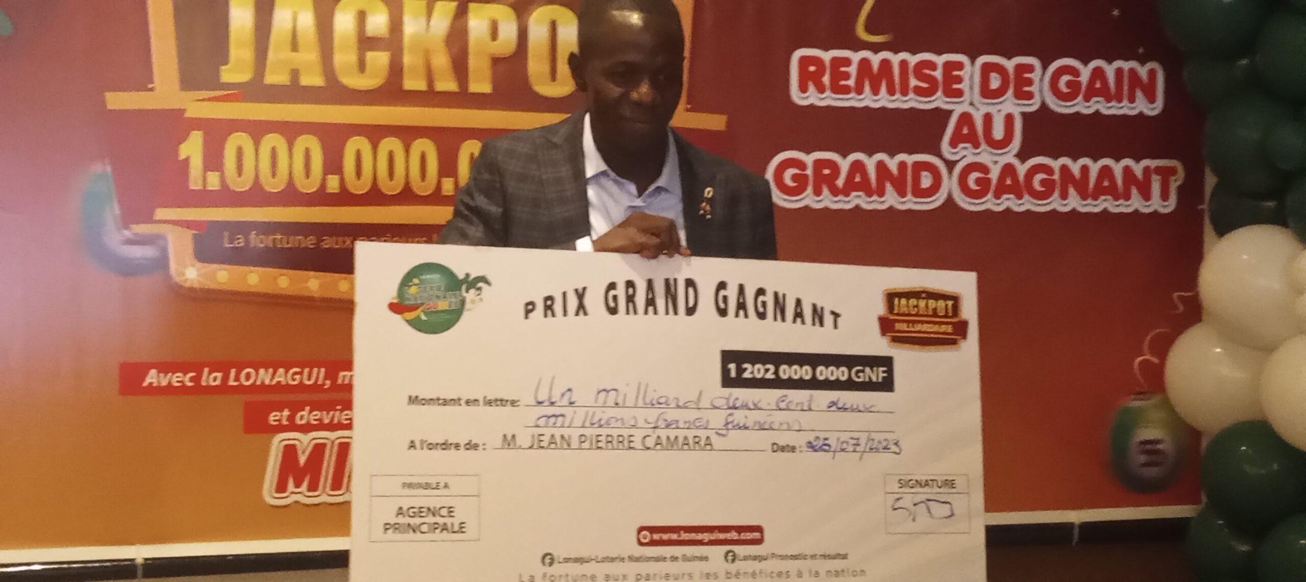 LONAGUI : le parieur Jean Pierre Camara raffle le jackpot de plus 1 milliard GNF