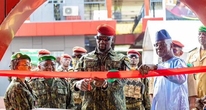 Camp Almamy Samory Touré: le président de la transition inaugure l’hôpital militaire