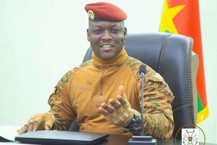 BURKINA FASO: LE PRÉSIDENT TRAORÉ TIENT LE CONSEIL DES MINISTRES APRÈS DES RUMEURS DE GROGNES DANS LES CASERNES