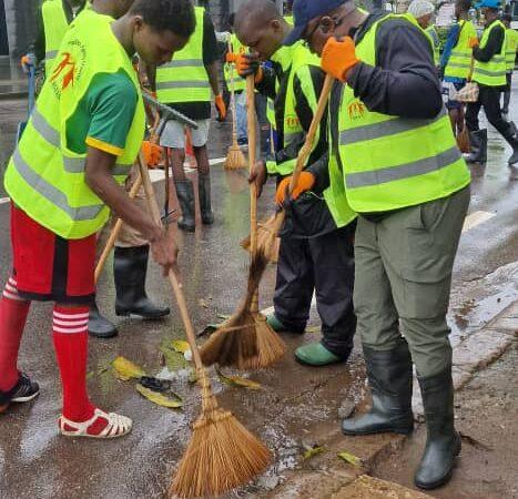 Kaloum : Dr David Makongo sur le terrain pour l’assainissement…