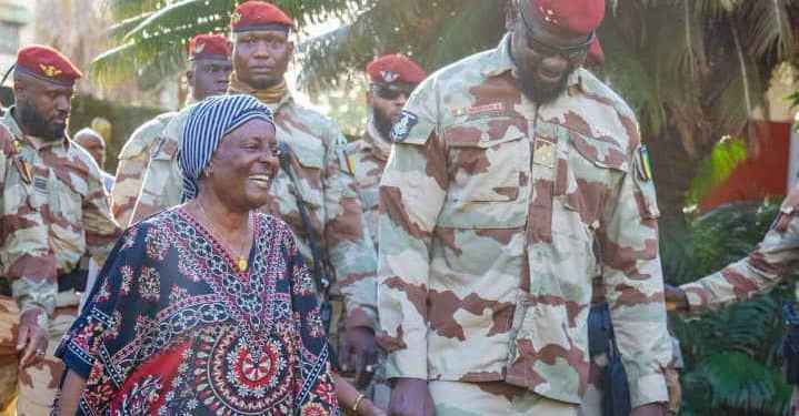 Hadja Aïcha Bah satisfaite de la visite du président : « Prions pour lui, prions pour que cette transition se passe à merveille »