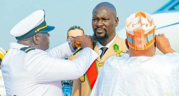 Guinée : Elevé à la dignité de « Grand-croix », Général Doumbouya médaillé « Croix de guerre »