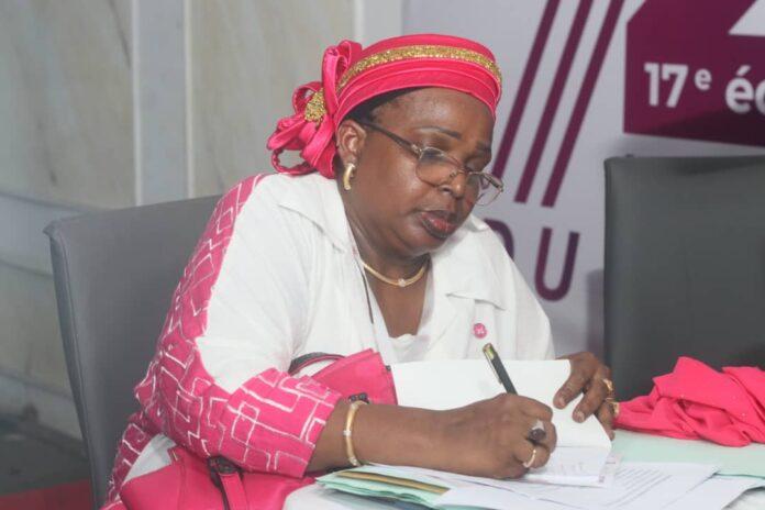 Culture: Dr. Zalikatou Diallo dédicace son ouvrage Citoyenneté active et paix pour une Guinée prospère 