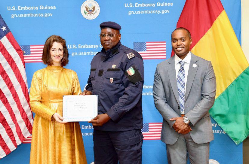 Diplomatie : le Colonel Mamadou Aliou Diallo honoré par l&rsquo;Ambassade des États-Unis d&rsquo;Amérique en Guinée