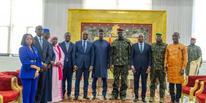 Guinée/Coopération bilatérale : le Premier Ministre sénégalais Ousmane SONKO reçu en audience par le Chef de l’État, le Général Mamadi DOUMBOUYA