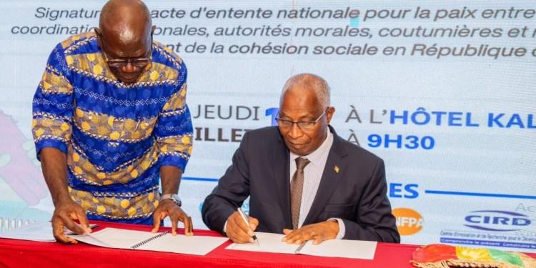 Guinée: signature du pacte d’entente nationale pour la paix