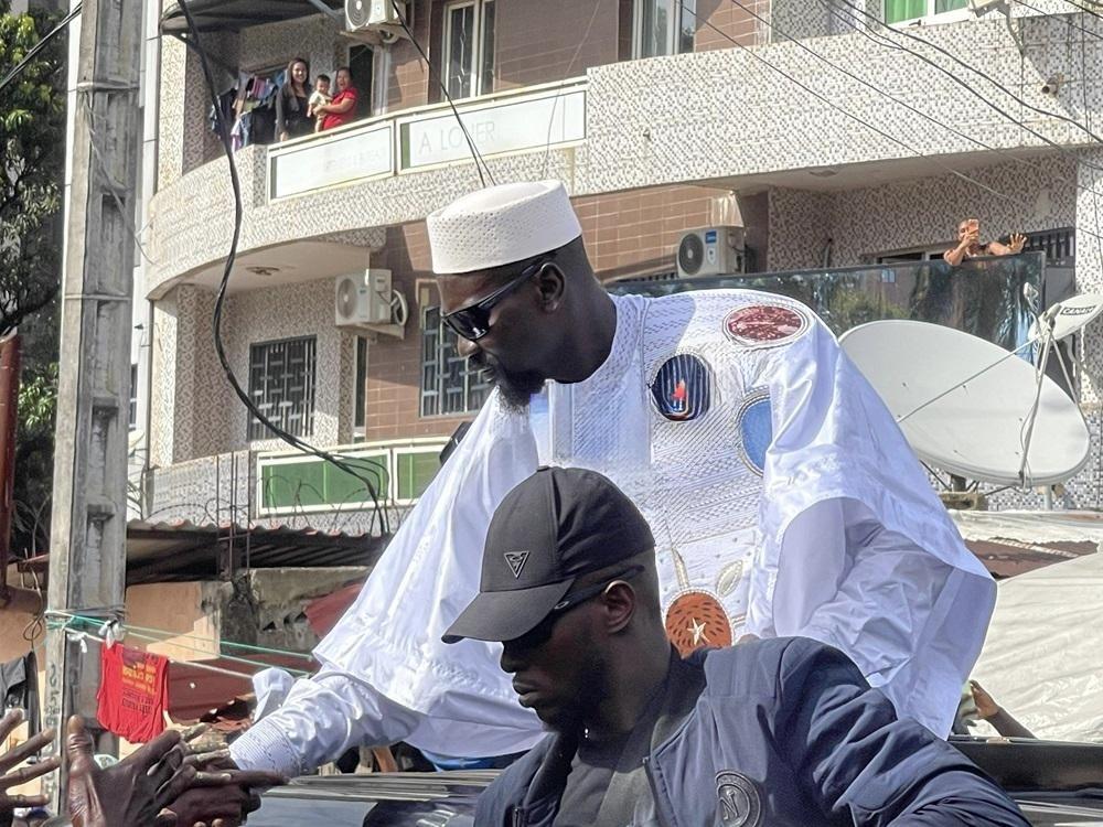 Présidentielle en Guinée : le Général Mamadi Doumbouya se soumet à la visite médicale