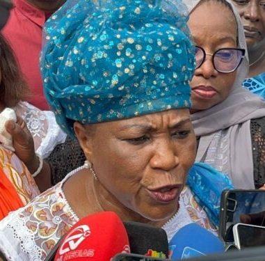 Présidentielle 2025 : Hadja Makalé Camara du parti FAN dépose sa candidature à la Cour Suprême.