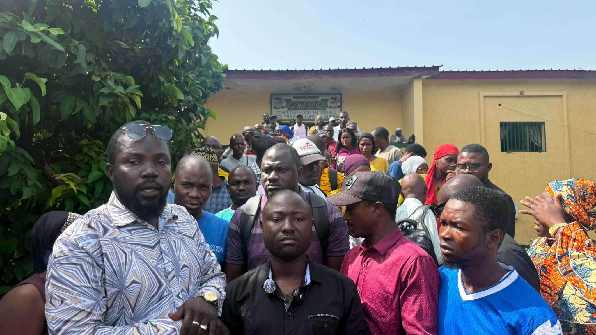 Crise dans l&rsquo;éducation à Conakry : les enseignants contractuels appellent au boycott des classes et accusent les syndicats de « trahison »